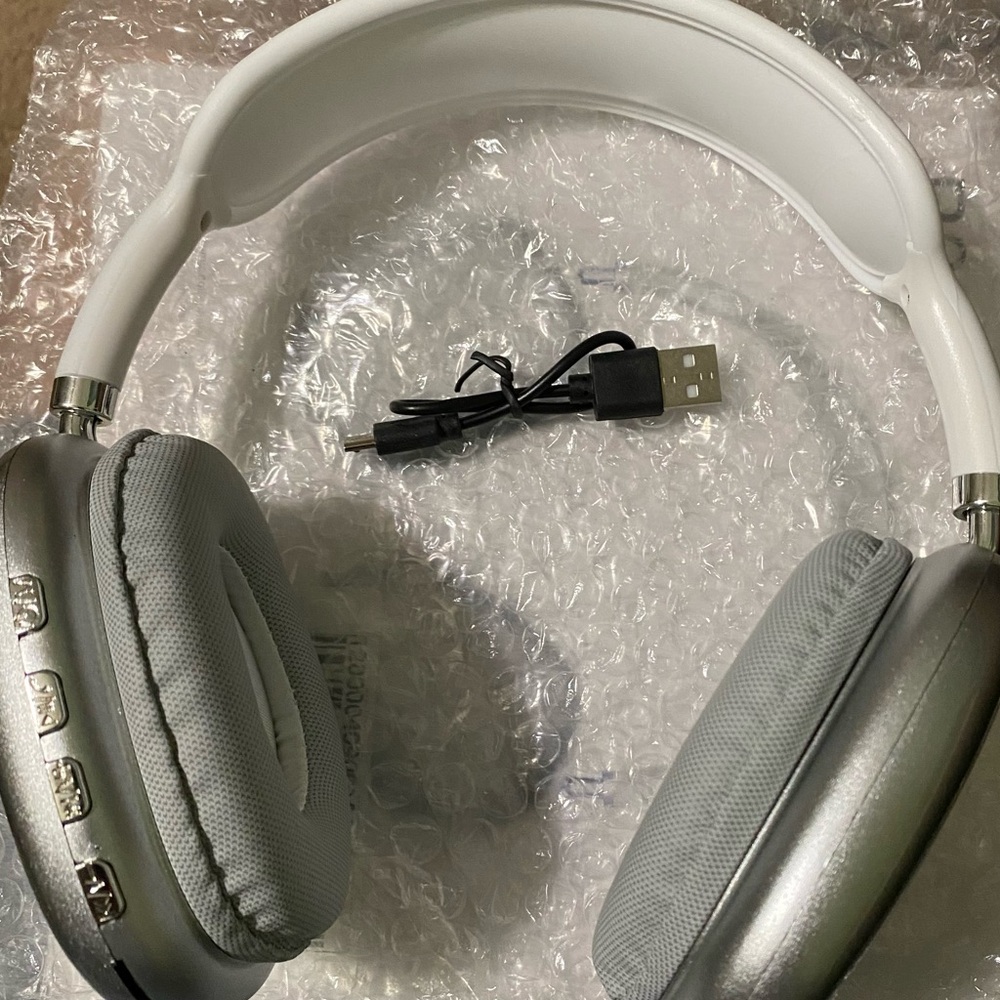 Open Box Wireless Bluetooth headphones with Noise Cancellation